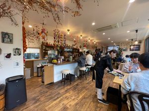 人はなぜ山奥で餃子を食べるのか。
大変人気の餃子センター。
七組待ちとかだ...