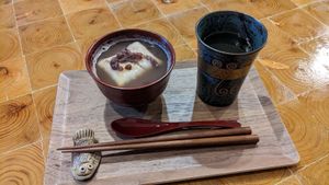 仙石原ですすきを見て、歩き疲れたら仙石原茶屋へ。
寒かったんで、おしるこ。...