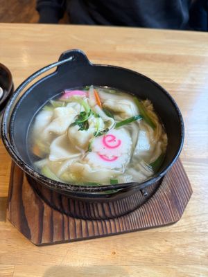 道を間違えつつも箱根強羅へ到着

強羅駅のすぐ近くにある餃子センターへ。
...