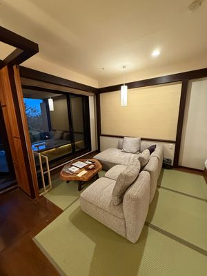 強羅花扇

今回泊まるホテルは箱根の「強羅花扇」。部屋に露天風呂があるらし...