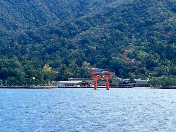 日本・宮島「秋の宮島とエミール・ガレ」の写真：初日は宮島。まずは厳島神社です。