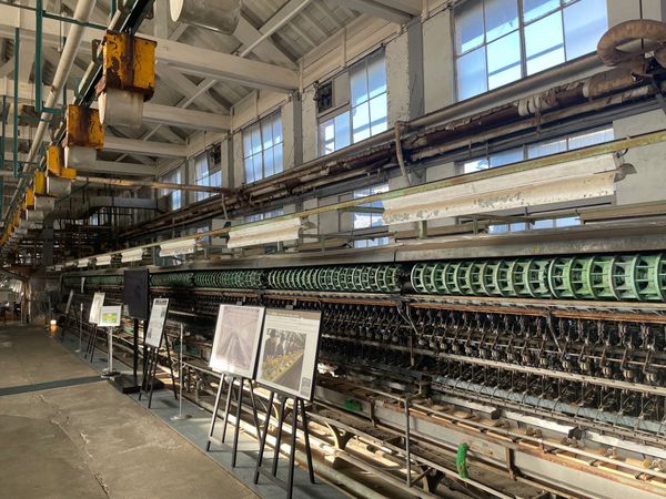 日本・群馬県「2024年群馬・紅葉狩りと世界遺産」の写真：富岡製糸場の中には古い工事の設備も見学できます