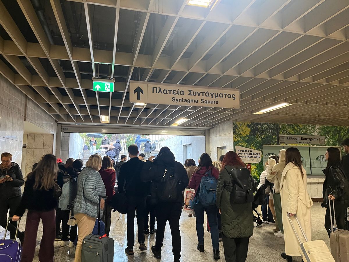 アテネに移動しました。あいにくの雨です☔