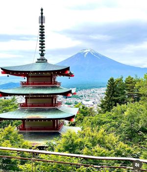 五重の塔と富士山🗻のコラボに感激❣️

遂に念願の雄大な富士山🗻と五重塔の...