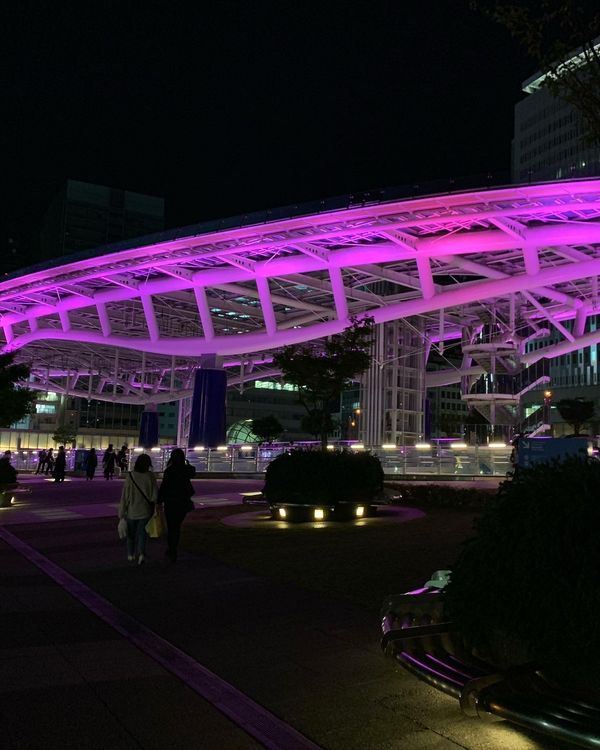 日本・愛知県「名古屋で紫色の宇宙船と遭遇」の写真：何年か前になりますが、名古屋市栄のオアシ...