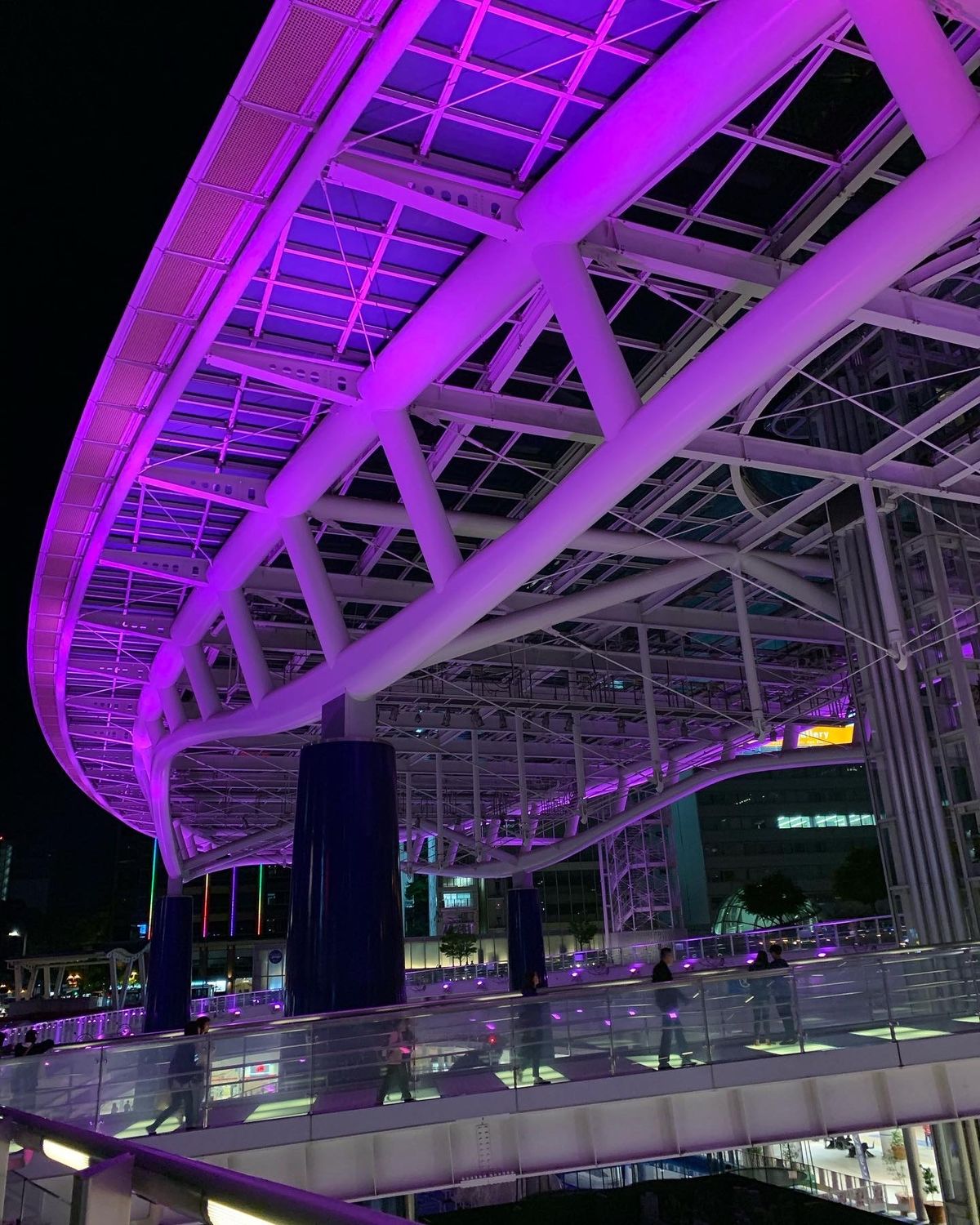 何年か前になりますが、名古屋市栄のオアシス21を見に行きました😊