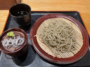 鎌倉宮近くの蕎麦屋でお昼ご飯。新蕎麦でした。十割蕎麦をいただきました。