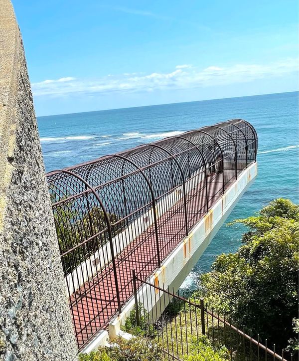 日本・福島県「福島県いわき市小名浜の三崎公園にある三崎潮見台❣️」の写真：三崎潮見台‼️恐る恐る下を見ました😱パート1