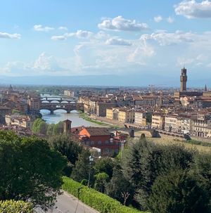 イタリア中部のフィレンツェのミケランジェロ広場です。😳

ここには、何とか...