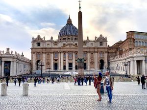 バチカン市国の旅　パート1

サン・ピエトロ大聖堂のクーポラからの壮大な景...