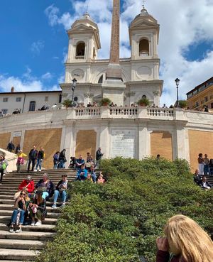 ローマの休日で超有名なスペイン広場です。😊
ローマでスペイン広場⁉️

ス...