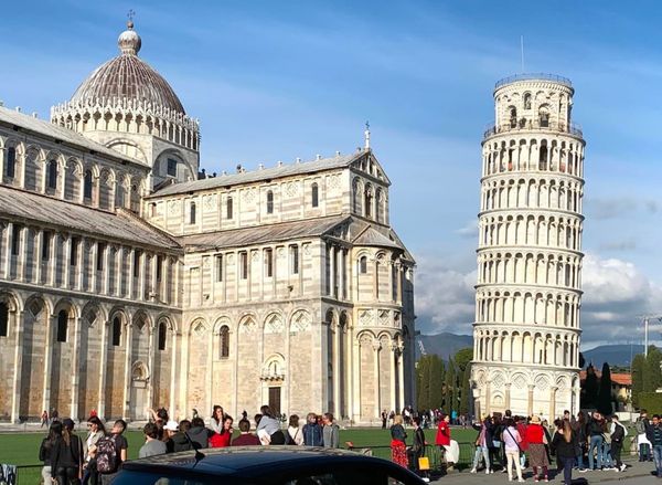 イタリア「満喫イタリア🇮🇹バチカン市国の旅」の写真：痛めた足で傾いたらせん階段を上りました、...