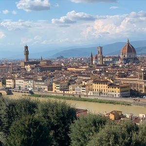 イタリア中部のフィレンツェのミケランジェロ広場です。😳

ここには、何とか...