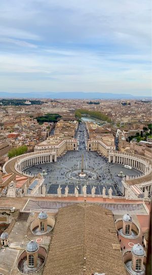 バチカン市国の旅　パート1

サン・ピエトロ大聖堂のクーポラからの壮大な景...