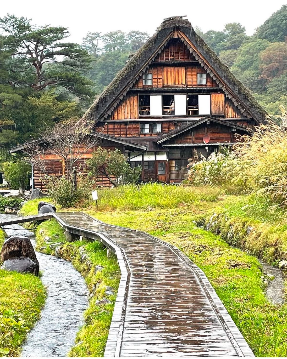 雨でもGO‼️白川郷‼️
白川郷で合掌造りの集落を見て来ました❣️
岐阜県...
