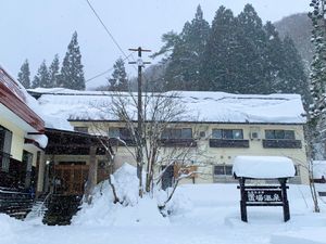 【蟹場温泉】
名前の由来は、付近の沢に蟹が多くいたことから
路線バスの終点...