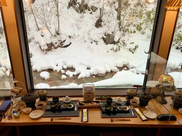 日本・乳頭温泉「🇯🇵【秋田】乳頭温泉郷湯めぐり」の写真：【妙乃湯】
先達川沿いの食事処
川沿いの...