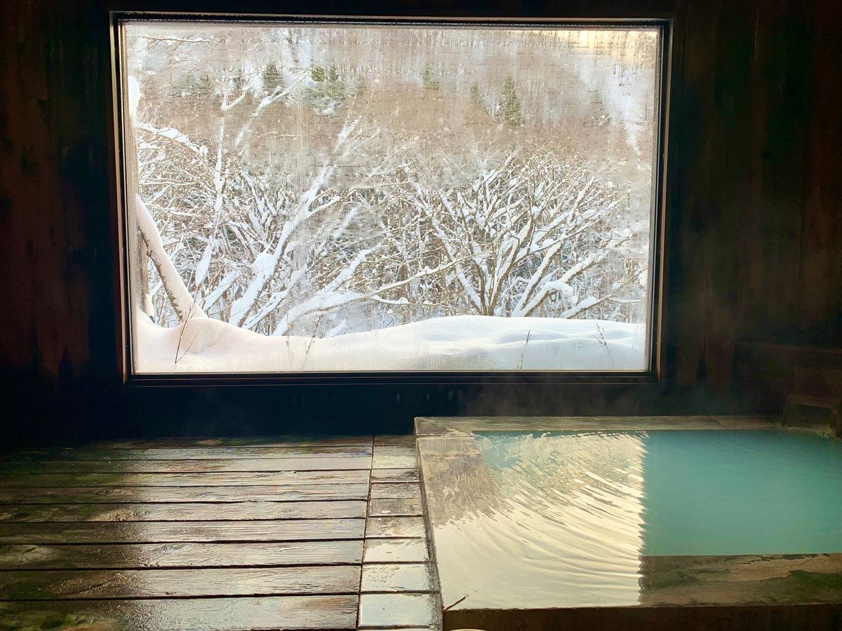 【鶴の湯別館山の宿】
朝焼けの内湯