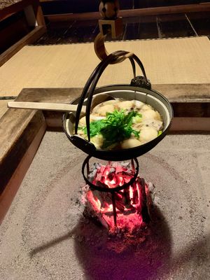 【鶴の湯別館山の宿】
夕食は、庵（いおり）という食事処で
囲炉裏を囲んでの...