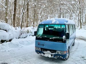 【乳頭温泉郷】
アルパこまくさから宿の送迎バスで雪の乳頭温泉郷を進んでいきます