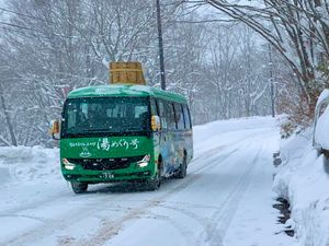 【乳頭温泉郷湯】
湯めぐり号
組合加入7軒(鶴の湯・妙乃湯・蟹場・大釜・孫...