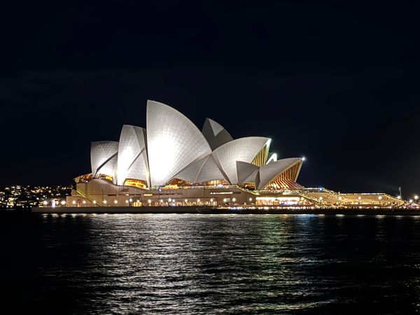 オーストラリア連邦・シドニー「シドニー　オペラハウス」の写真：シドニー
●オペラハウスの夜景
●ハーバ...