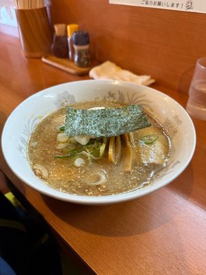 海栄ラーメン

旧留萌駅の目の前にあるラーメン屋。留萌民の友達に勧められて...