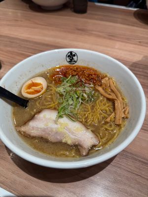 らーめん空

新千歳空港のラーメン道場で札幌ラーメンを食べるのがこの旅行の...