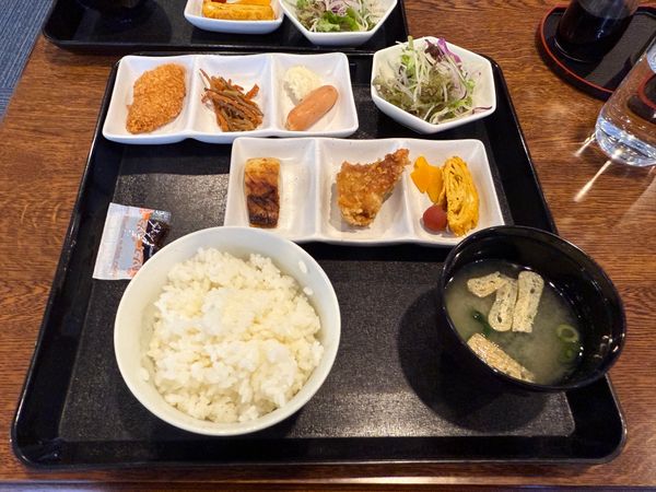 日本・北海道「留萌で冬キャンプ🥶」の写真：ノースアイホテルの朝食。おばちゃんが出し...