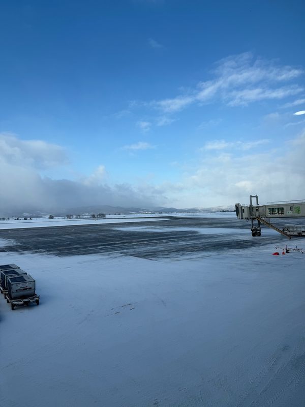 日本・北海道「留萌で冬キャンプ🥶」の写真：旭川空港到着

少々鼻詰まりだったんだけ...