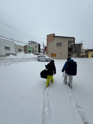 ノースアイホテルの朝食。おばちゃんが出してくれる。今日はお昼からスノーキャ...