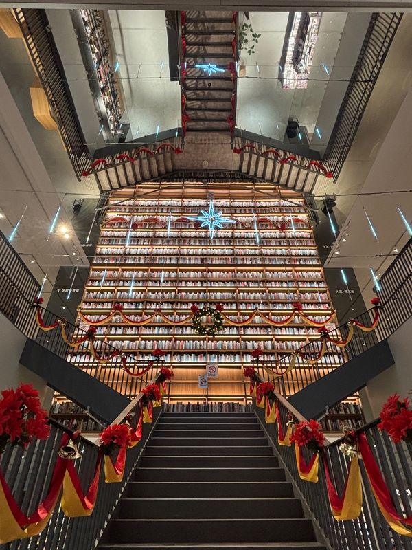 日本・愛知県「出張扱いの名古屋旅行」の写真：ノリタケの森の隣にあるイオンの中のTSU...