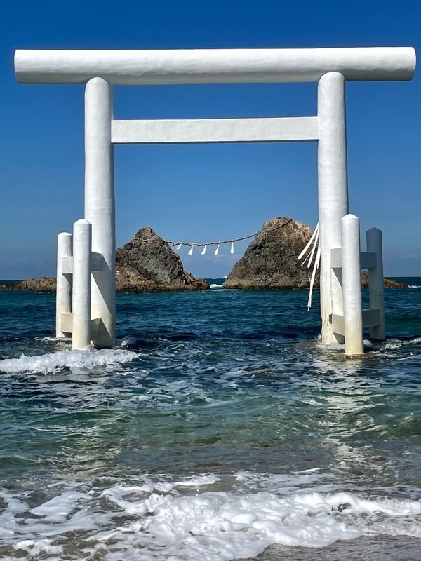 日本・福岡県「飛行機✈️とレンタカー🚙で行く福岡の旅」の写真：糸島の縁結びスポット❣️ 
桜井二見ヶ浦...