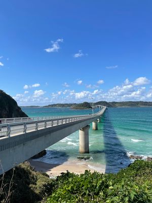 橋の両側がエメラルドグリーンの海❣️
遂に見ました角島大橋❣️

エメラル...
