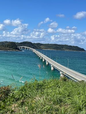 橋の両側がエメラルドグリーンの海❣️
遂に見ました角島大橋❣️

エメラル...