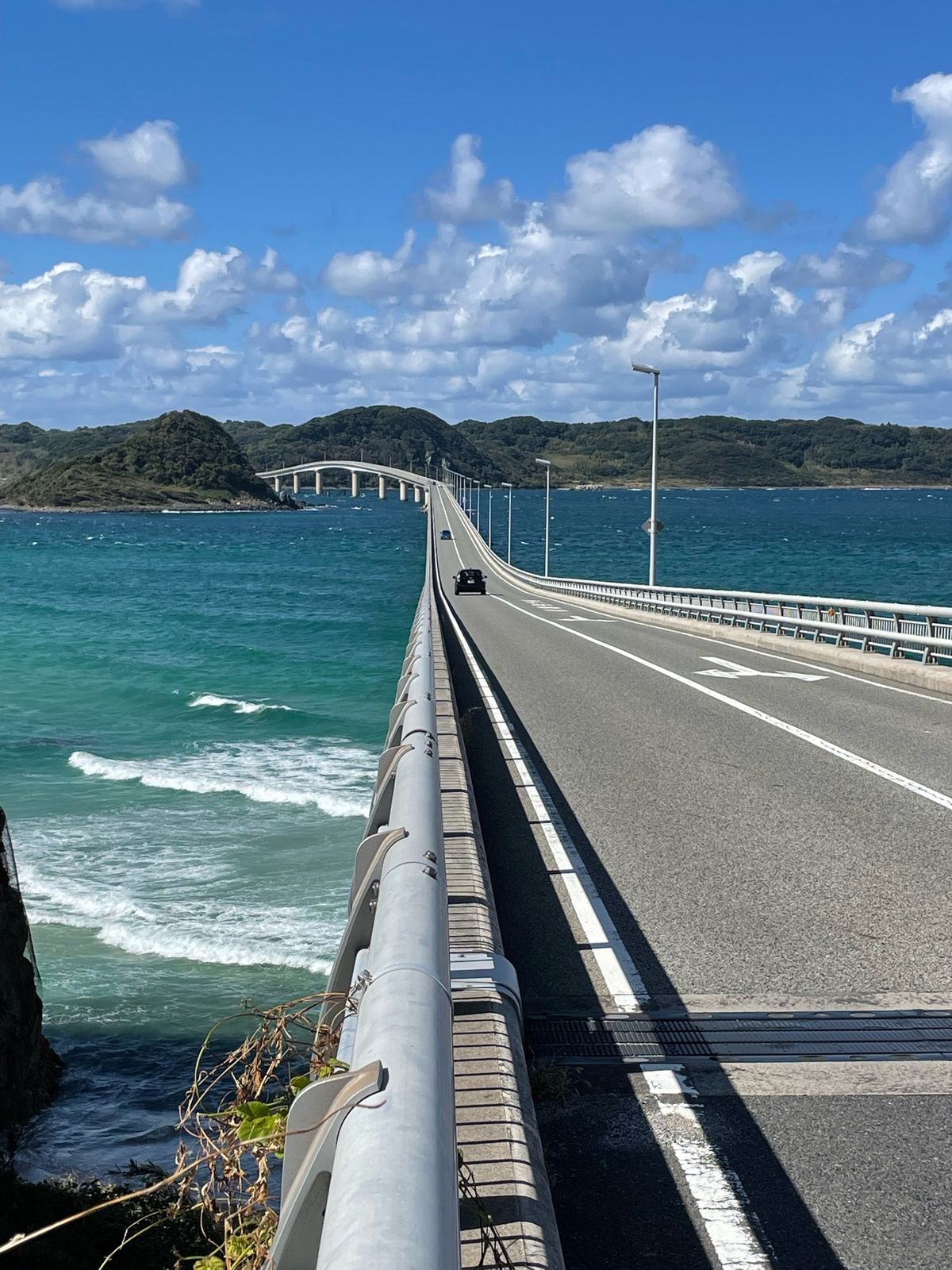 橋の両側がエメラルドグリーンの海❣️
遂に見ました角島大橋❣️

エメラル...