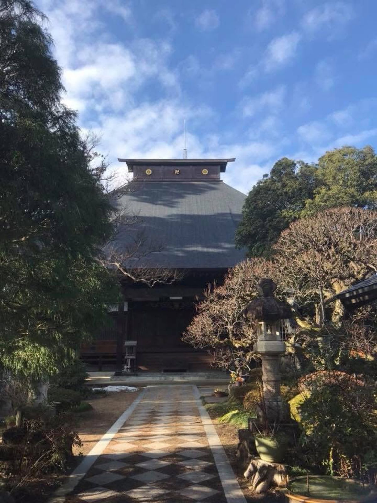 医王寺を管理しているおじいさんからりんご🍎をいただきました😊