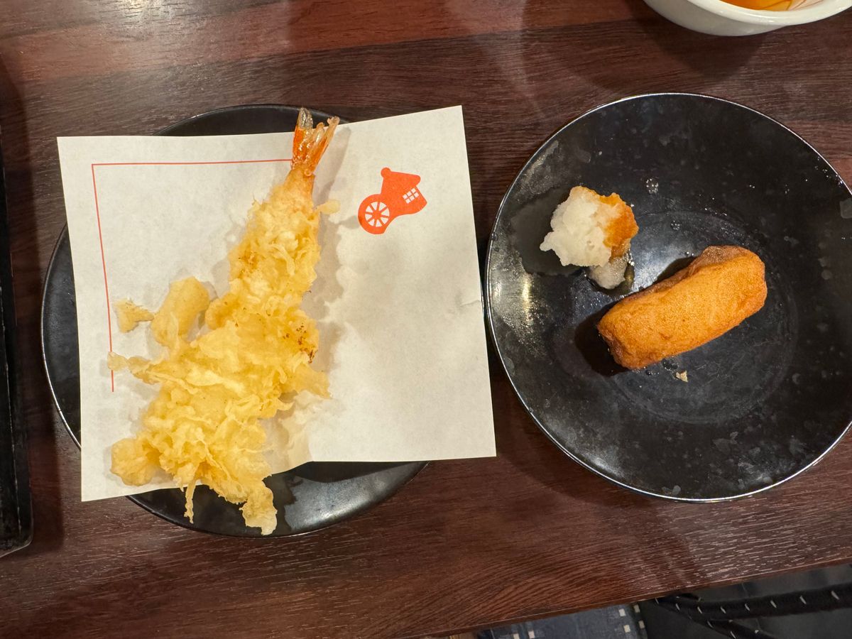 霧島市　鹿児島市
●吹上庵の板そば
●吹上庵の海老の天ぷらとさつま揚げ
●...