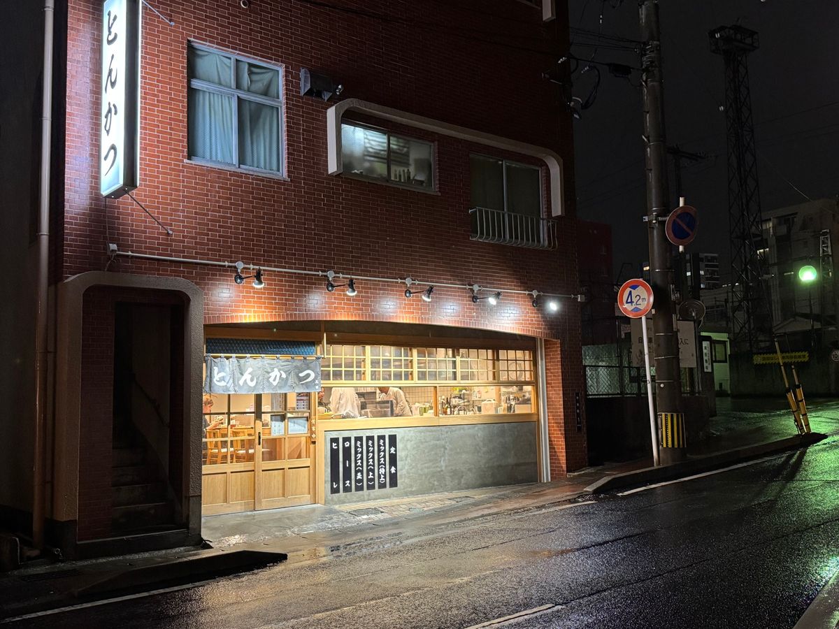 鹿児島市
●とんかつ黒田
●とんかつ黒田のヒレカツ定食とエビフライのトッピ...