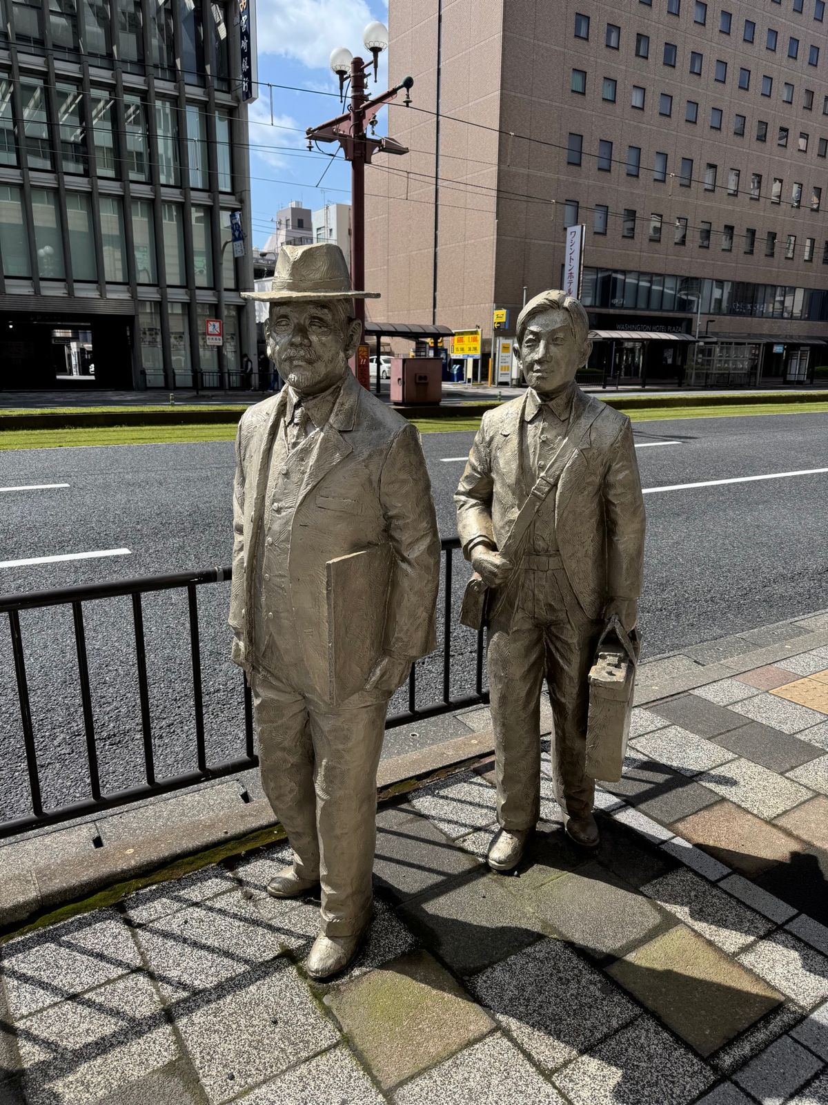 鹿児島市
天文館から鹿児島中央駅のあたりを歩いていると、幕末から明治時代に...