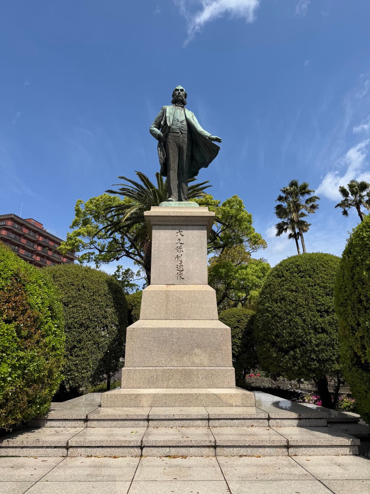 鹿児島市
●喫茶店「紙風船」のカフェラテ
●西郷隆盛像
●路面電車
●大久...