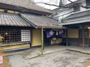 湯布院温泉でのランチは喧騒を逃れて、亀の井別荘のレストラン、湯ノ岳庵でいた...