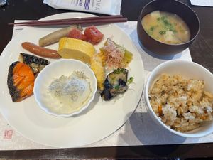 ホテルの朝食はビュッフェ方式ですが、パティシエさんが力を入れているようで、...