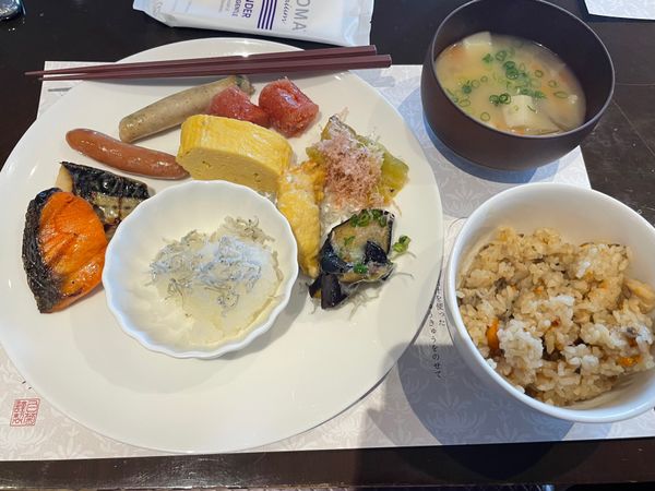 日本・別府温泉「2024年末・大分温泉家族旅行」の写真：ホテルの朝食はビュッフェ方式ですが、パテ...