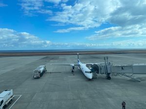 到着した大分空港のレストランでランチです。ご当地グルメの別府冷麺と鶏めしを...