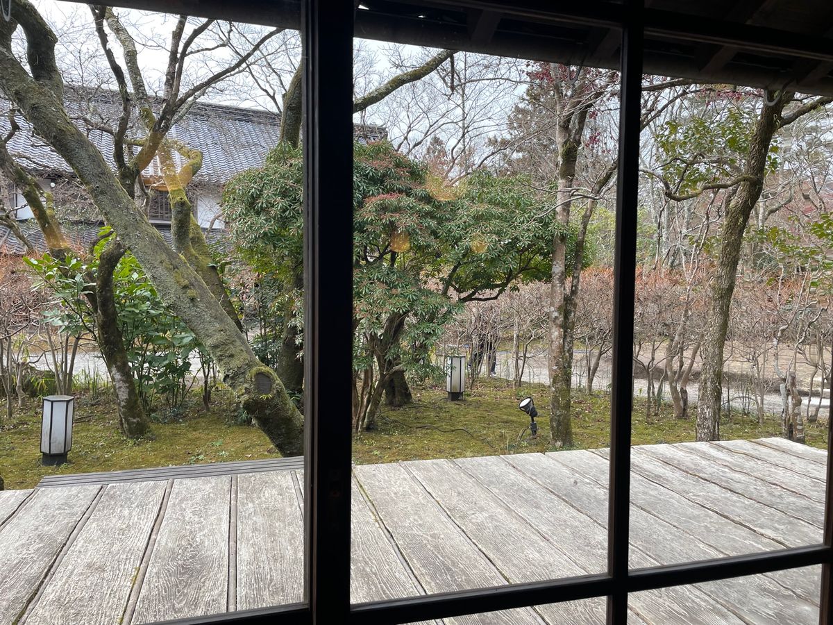 湯布院温泉でのランチは喧騒を逃れて、亀の井別荘のレストラン、湯ノ岳庵でいた...