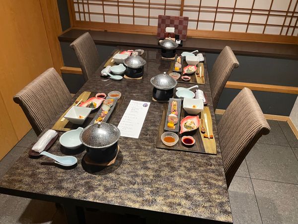 日本・別府温泉「2024年末・大分温泉家族旅行」の写真：梅園の夕食は個室でいただく食事でした。ど...