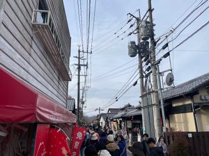 二日目は別府温泉から車で湯布院温泉まで。朝の金鱗湖は朝霧の立つ幻想的な雰囲...