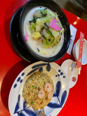 夜は中華街でちゃんぽん食べて稲佐山の夜景！
少し電気が少なかったのは、みん...