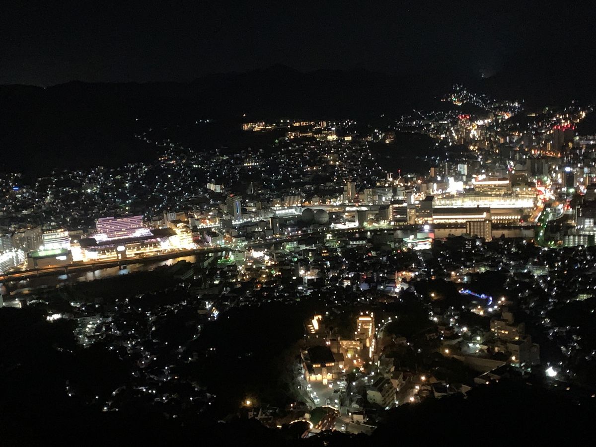 夜は中華街でちゃんぽん食べて稲佐山の夜景！
少し電気が少なかったのは、みん...